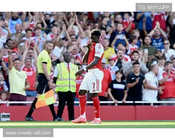 阿森纳2-1布莱顿惊险取胜，萨宝马丁错失良机仍保住领头羊位置